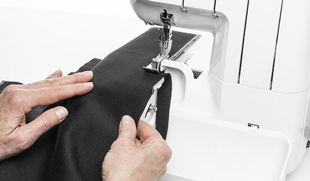 Husqvarna Viking Amber S /100 Serger