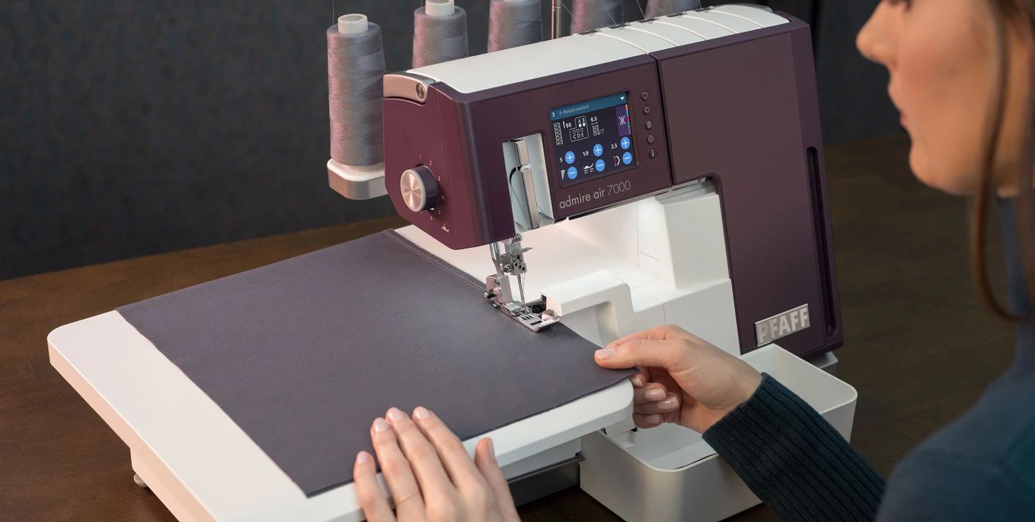 PFAFF Admire Air 7000, Coverlock Machine